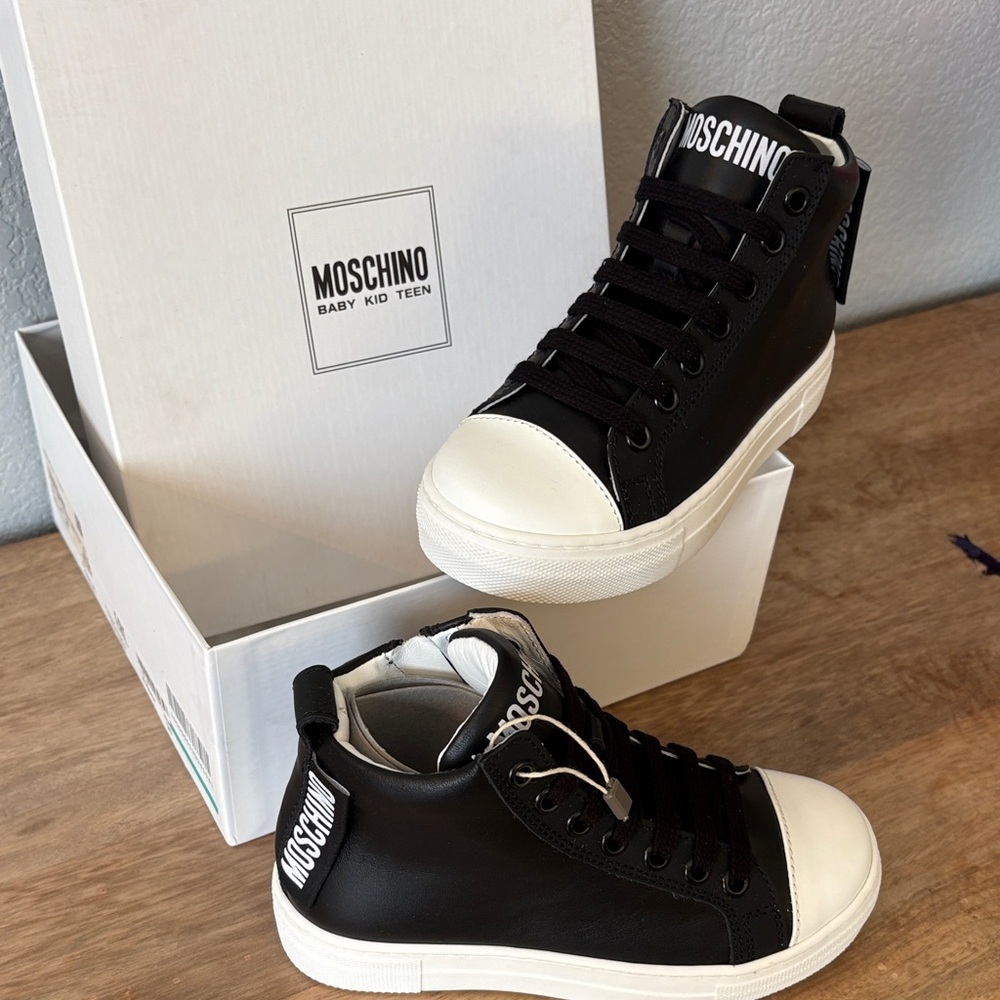 Moschino Kid Sneakers 🤩 EU 29 BNWT US 11.5 toddler